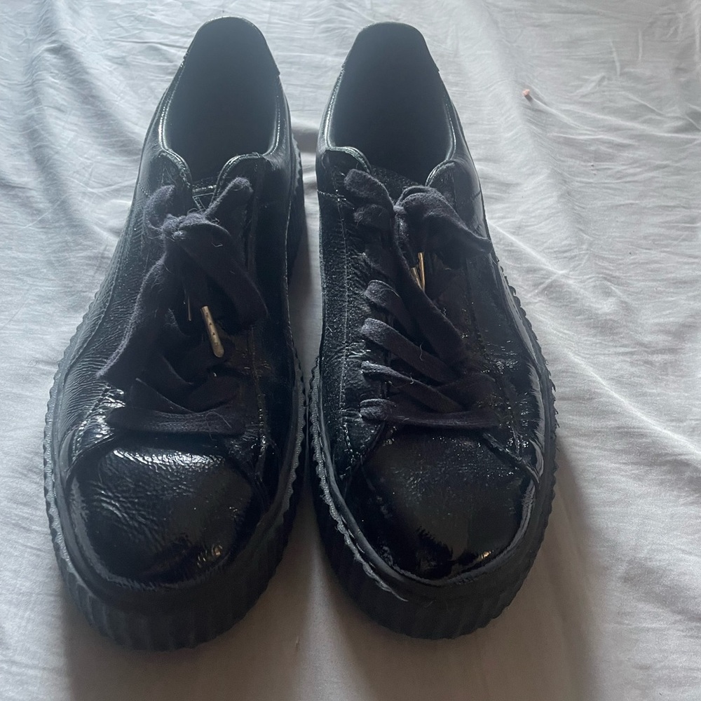 Black fenty pumas sz 12